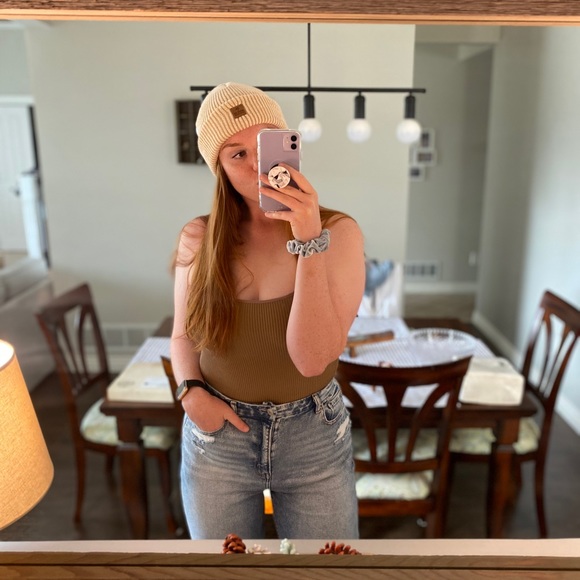 Meet your Posher, Carly - Picture 5 of 7